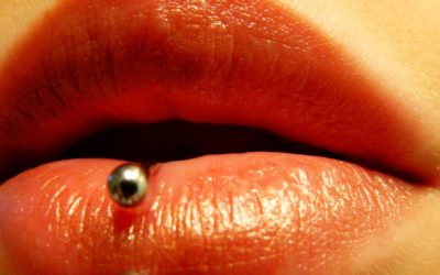 ¿Piercings en la boca? Así debes cuidarlos